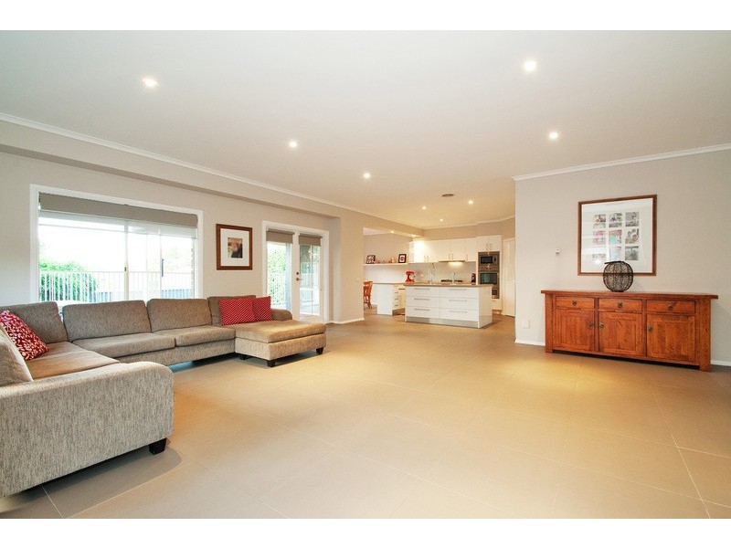 27 Maroondah Highway, Croydon VIC 3136