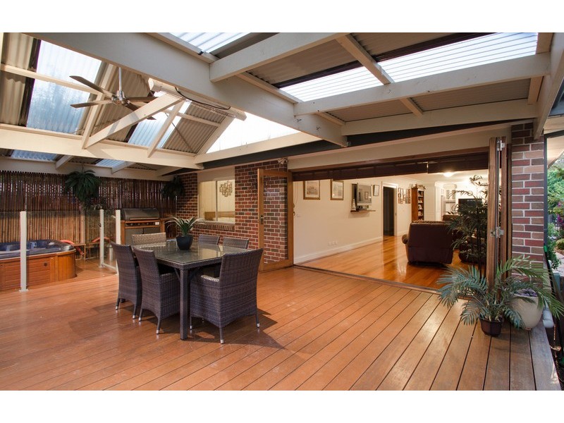 18 Rowan Street, Croydon VIC 3136