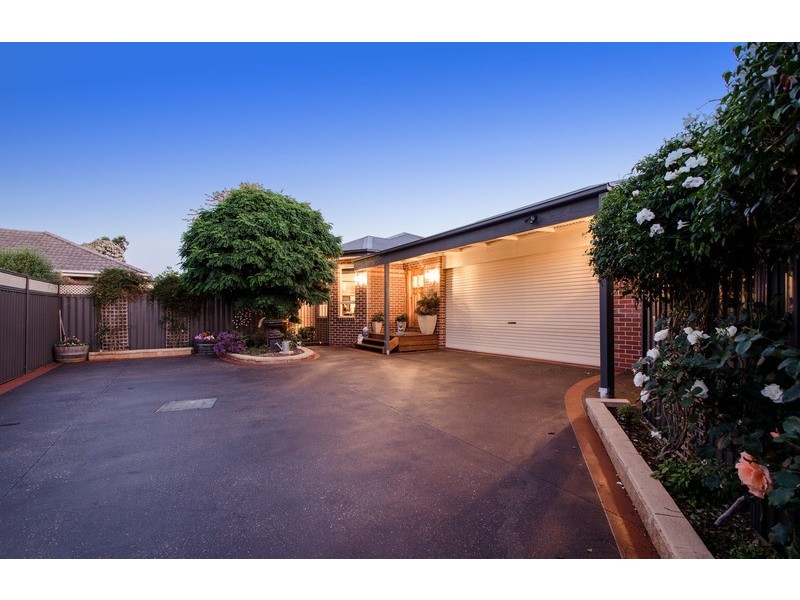 18 Rowan Street, Croydon VIC 3136