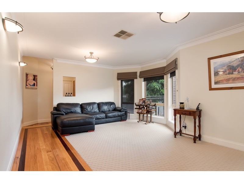 18 Rowan Street, Croydon VIC 3136