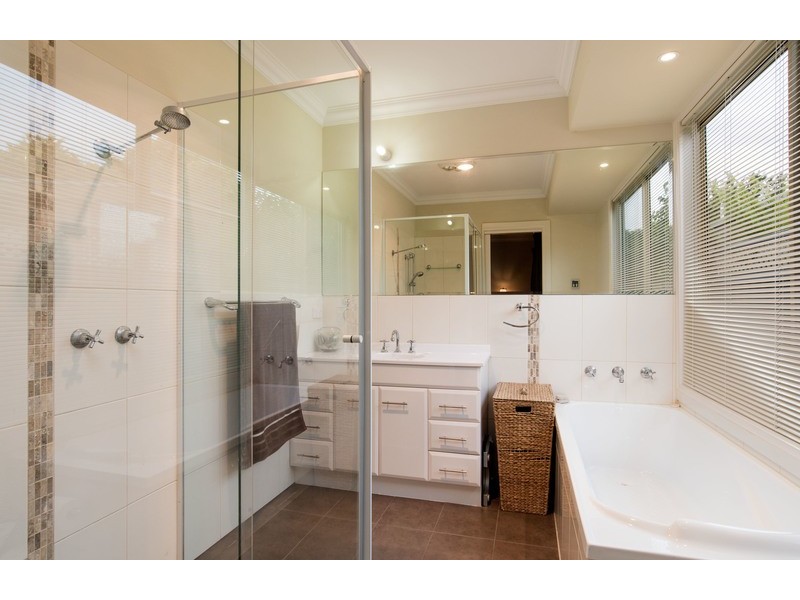 18 Rowan Street, Croydon VIC 3136