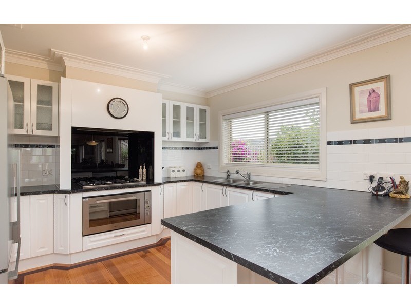 18 Rowan Street, Croydon VIC 3136