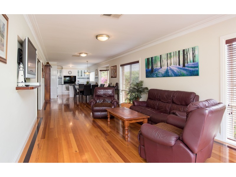 18 Rowan Street, Croydon VIC 3136