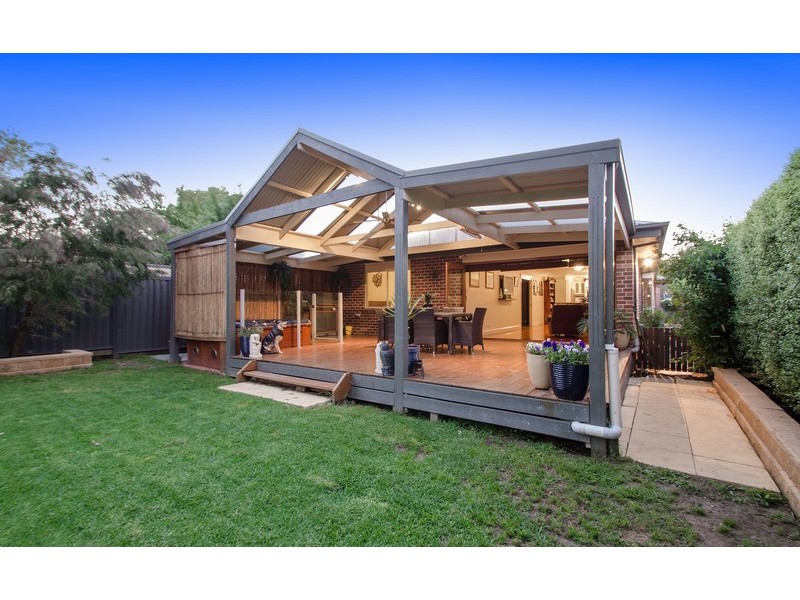 18 Rowan Street, Croydon VIC 3136