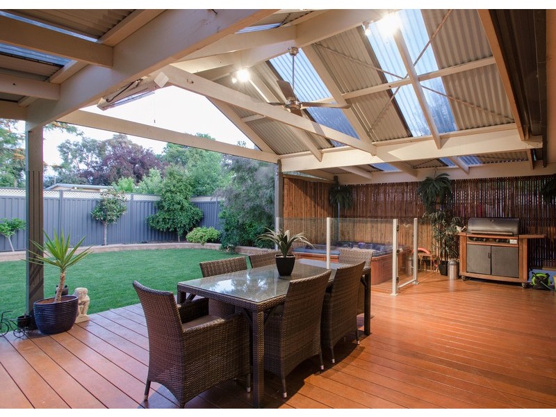 18 Rowan Street, Croydon VIC 3136