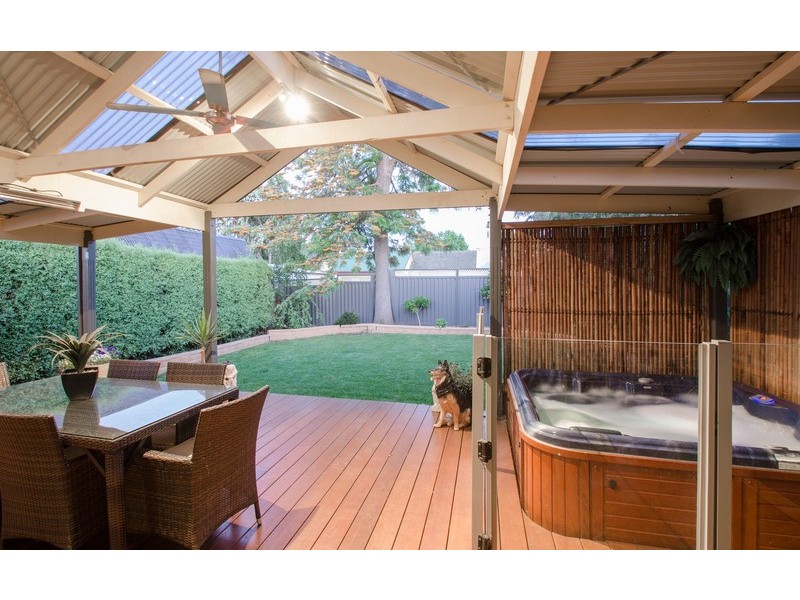 18 Rowan Street, Croydon VIC 3136