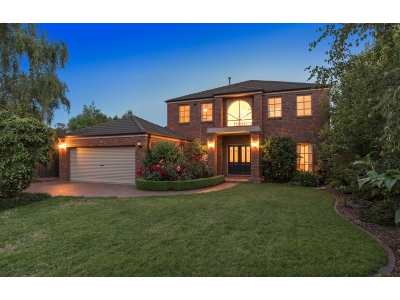 15 Blue Ridge Drive, Mooroolbark VIC 3138