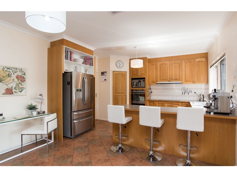 15 Blue Ridge Drive, Mooroolbark VIC 3138
