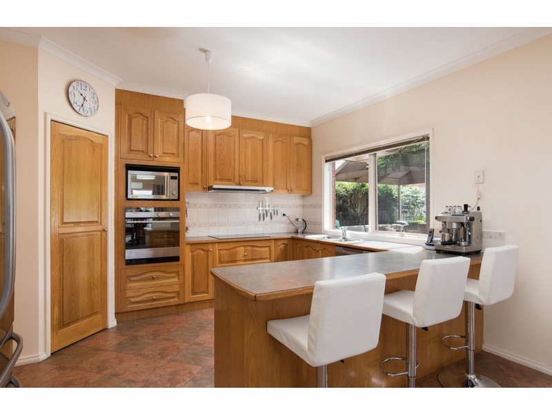 15 Blue Ridge Drive, Mooroolbark VIC 3138
