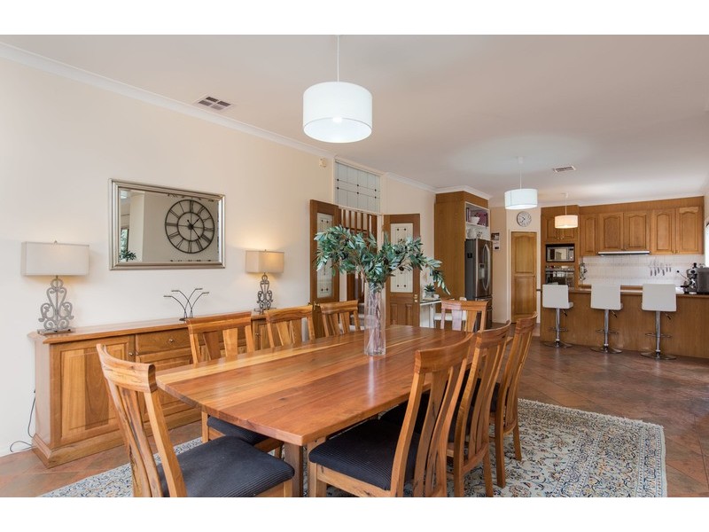 15 Blue Ridge Drive, Mooroolbark VIC 3138
