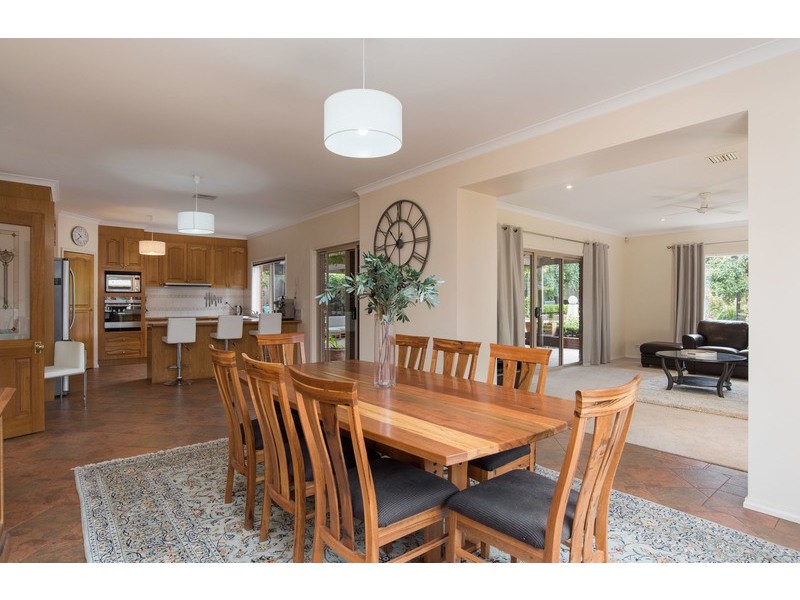 15 Blue Ridge Drive, Mooroolbark VIC 3138