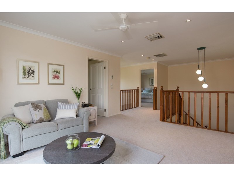15 Blue Ridge Drive, Mooroolbark VIC 3138