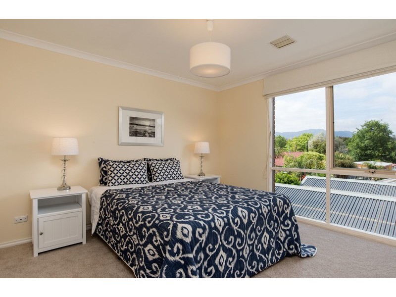 15 Blue Ridge Drive, Mooroolbark VIC 3138