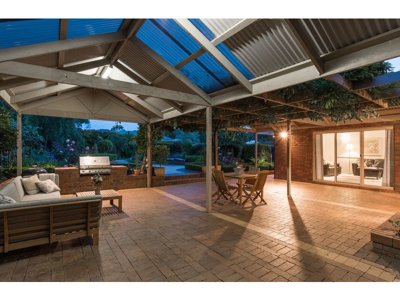 15 Blue Ridge Drive, Mooroolbark VIC 3138