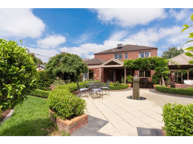 15 Blue Ridge Drive, Mooroolbark VIC 3138