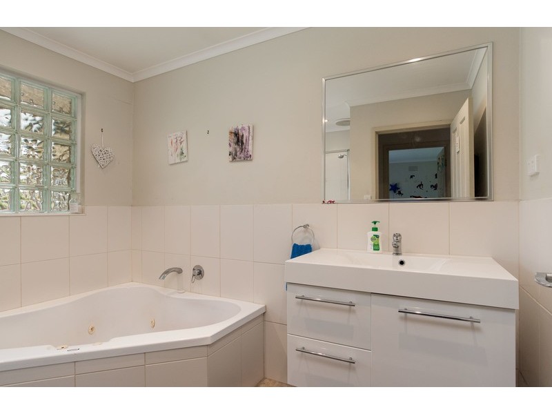 1 Eliot Court, Mooroolbark VIC 3138