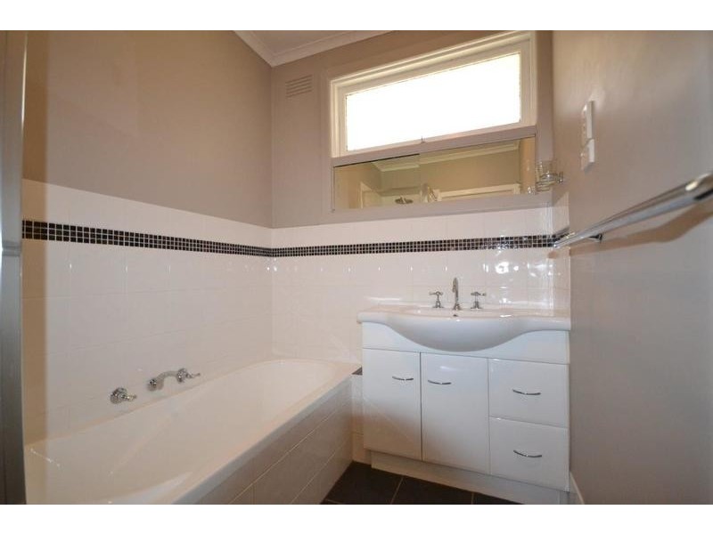 42 Taylor Road, Mooroolbark VIC 3138