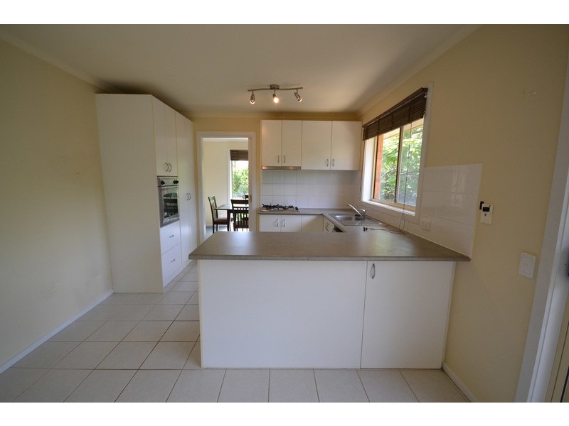 1/8-10 Wyuna Walk, Mooroolbark VIC 3138