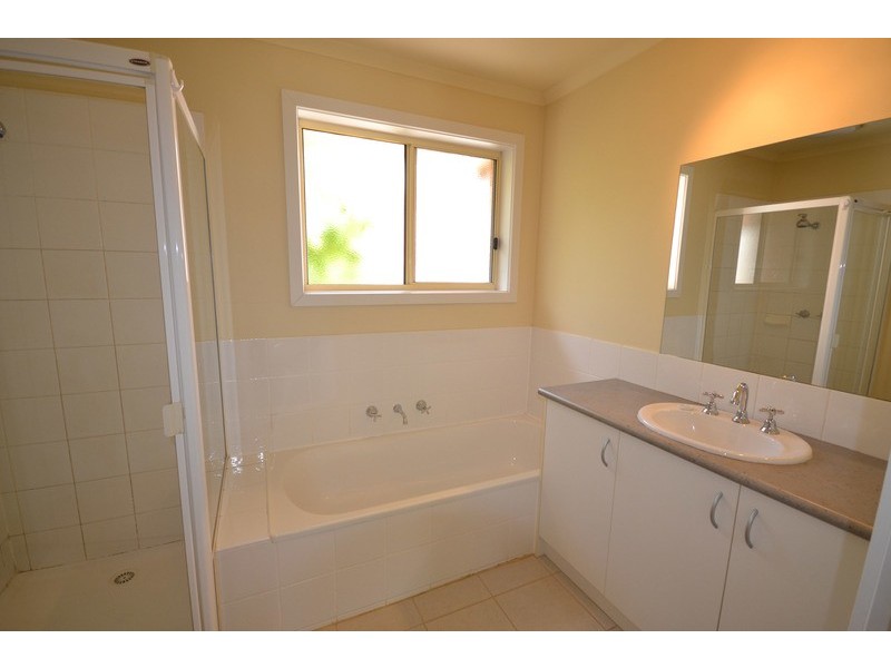 1/8-10 Wyuna Walk, Mooroolbark VIC 3138
