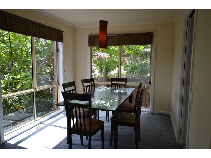 1/8-10 Wyuna Walk, Mooroolbark VIC 3138