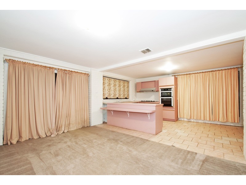 28 Struan Avenue, Mooroolbark VIC 3138