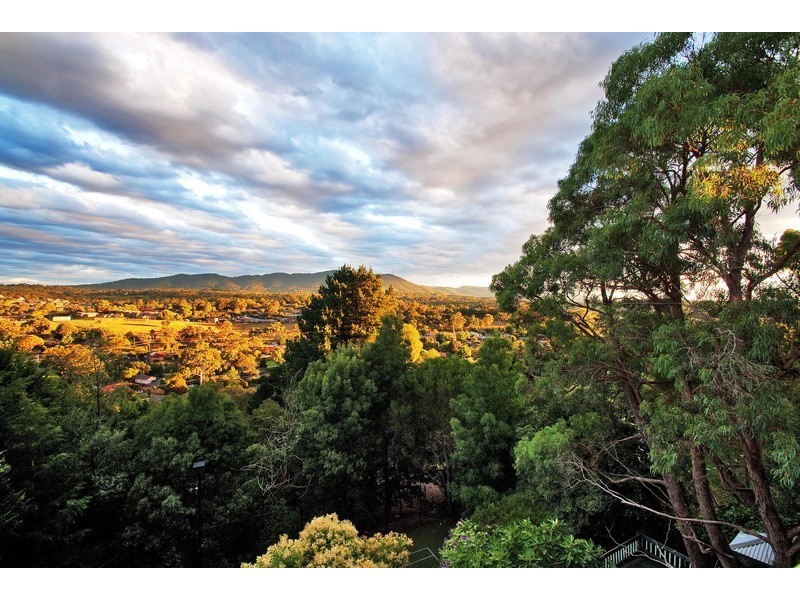 28 Struan Avenue, Mooroolbark VIC 3138