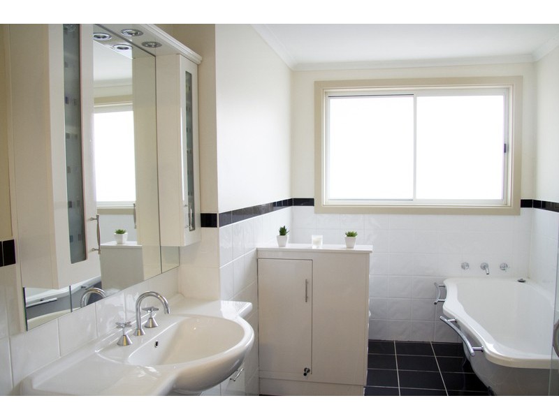 2/11-13 Ramsay Street, Bayswater North VIC 3153