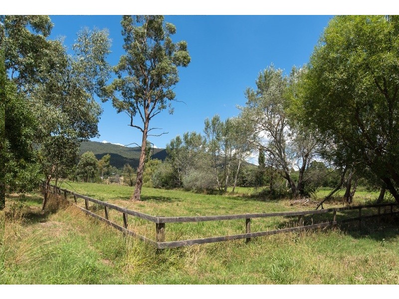 49 Badger Avenue, Badger Creek VIC 3777