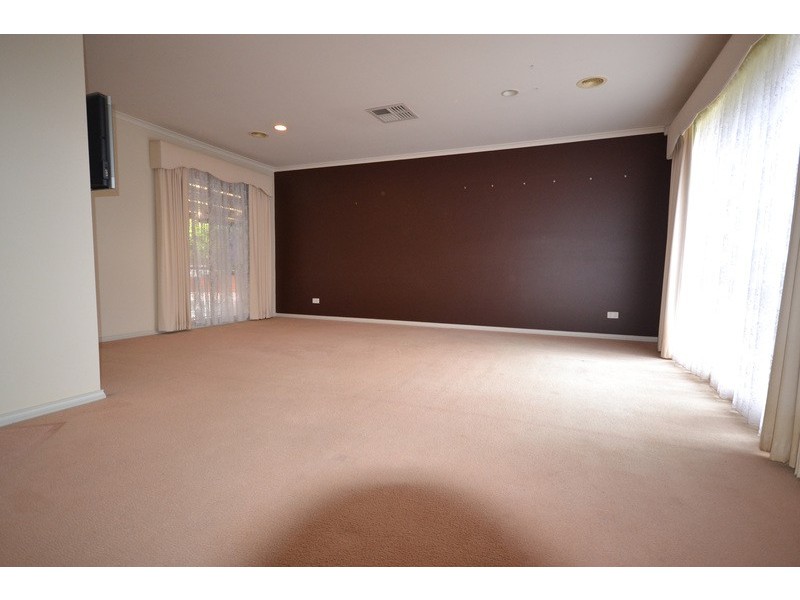 18 Whernside Court, Mooroolbark VIC 3138