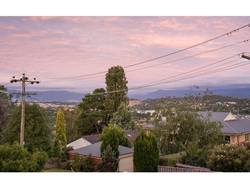 1 St Andrews Drive, Chirnside Park VIC 3116