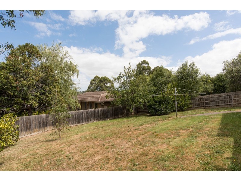 32 Erskine Ridge, Mooroolbark VIC 3138