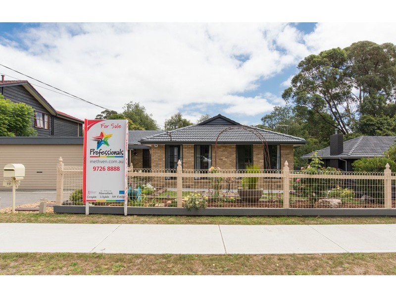 19 Sarah Court, Montrose VIC 3765