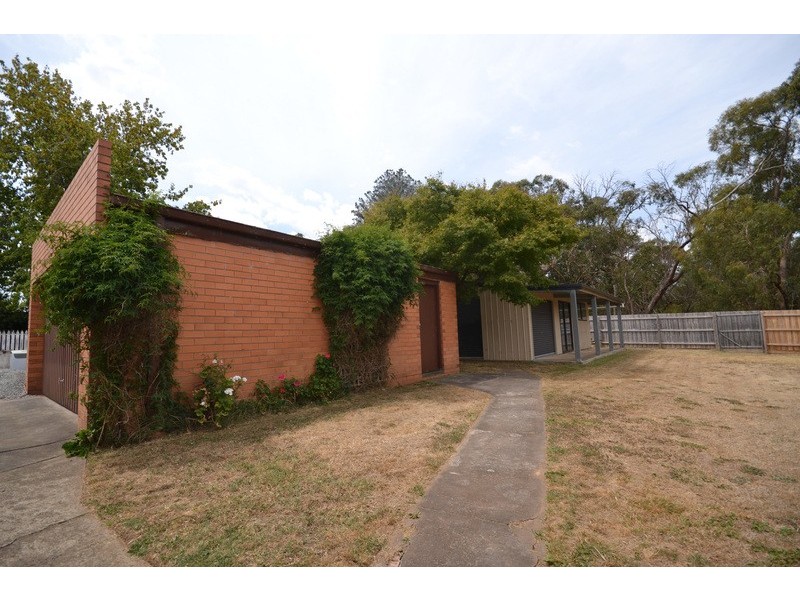 16 Hawthory Road, Kilsyth VIC 3137