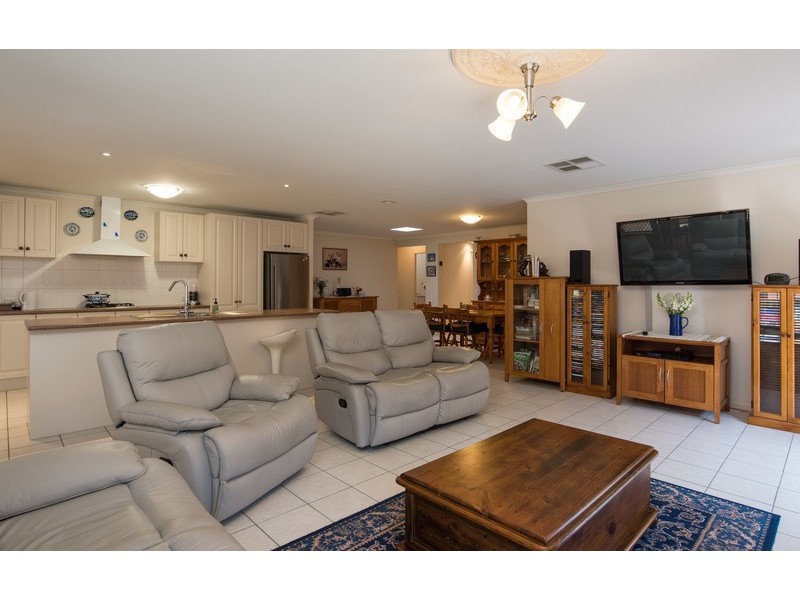 16 Regency Drive, Kilsyth South VIC 3137