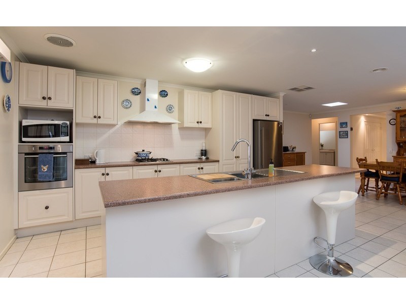 16 Regency Drive, Kilsyth South VIC 3137