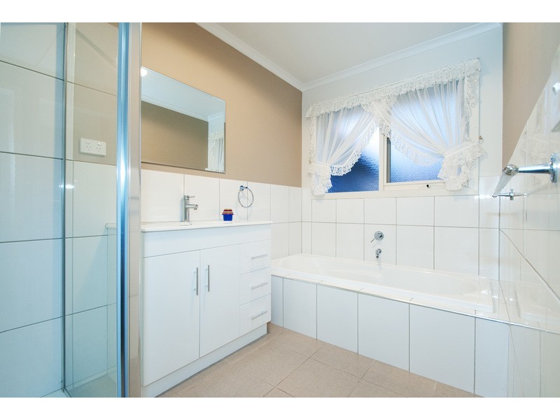 4/100 Hull Road, Croydon VIC 3136