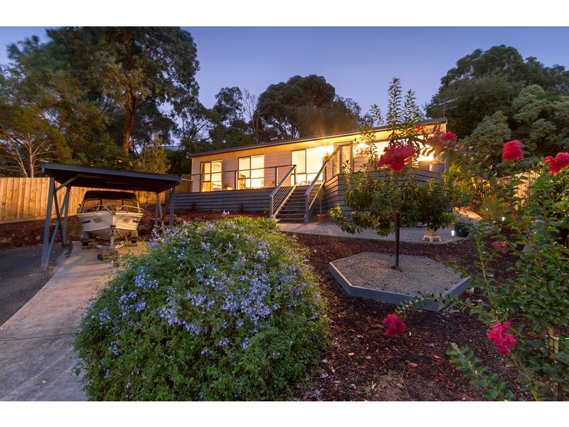 5 Naroo Road, Mooroolbark VIC 3138