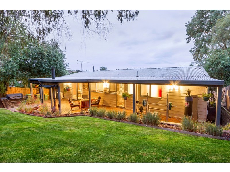 5 Naroo Road, Mooroolbark VIC 3138