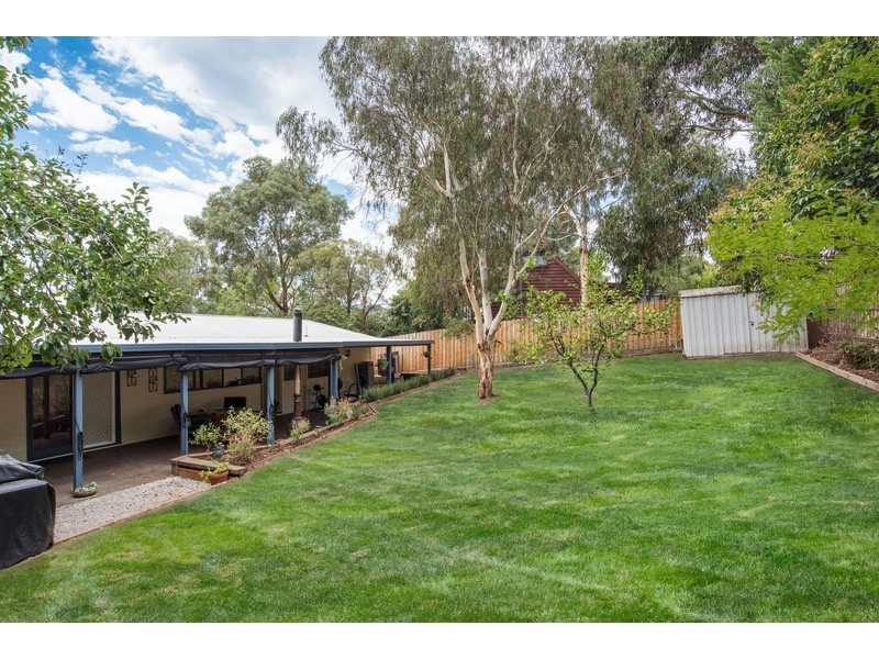 5 Naroo Road, Mooroolbark VIC 3138
