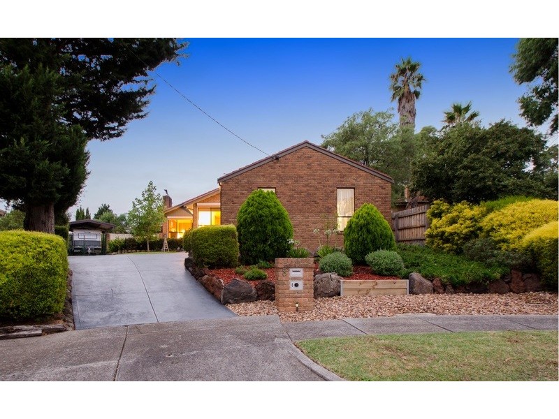 8 Kambora Court, Mooroolbark VIC 3138