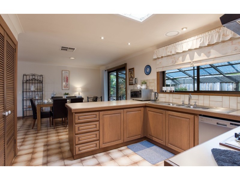 8 Kambora Court, Mooroolbark VIC 3138