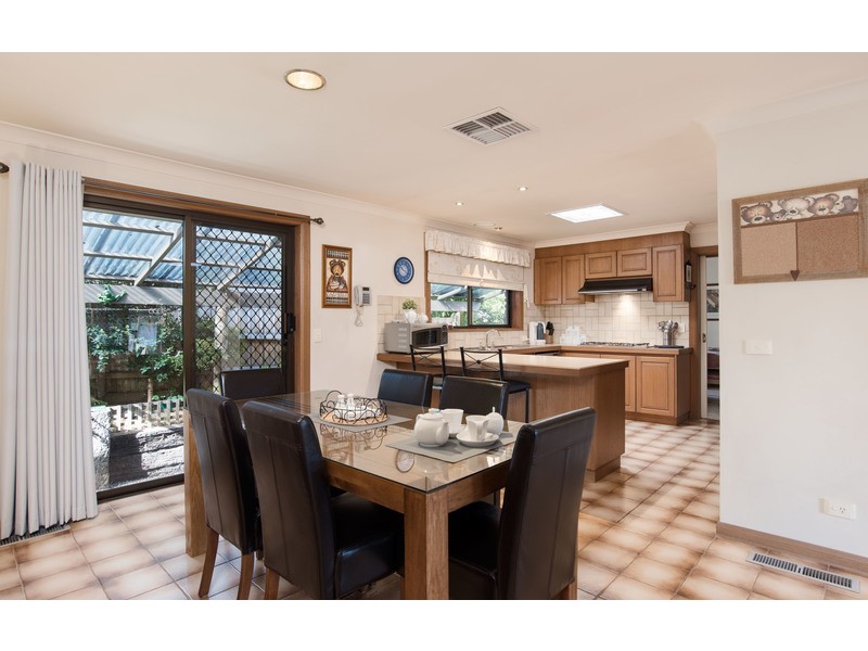 8 Kambora Court, Mooroolbark VIC 3138