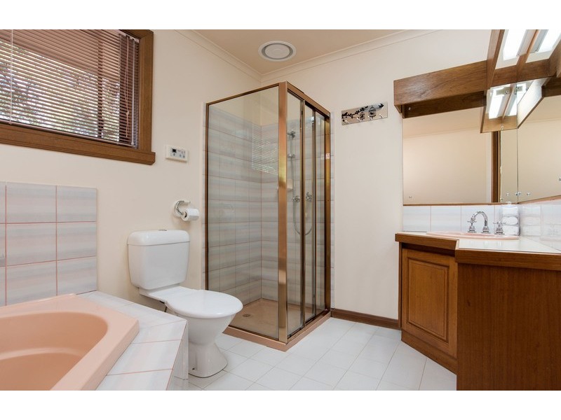 8 Kambora Court, Mooroolbark VIC 3138