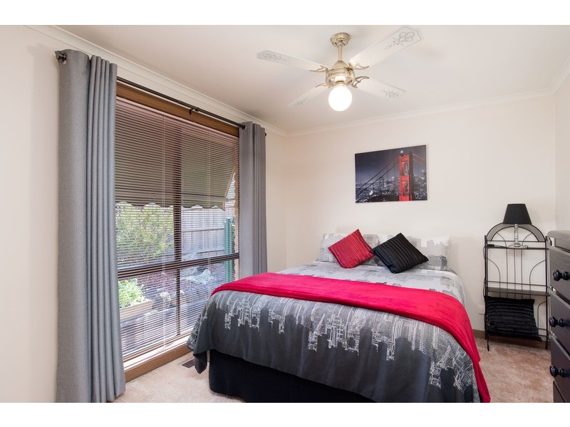 8 Kambora Court, Mooroolbark VIC 3138