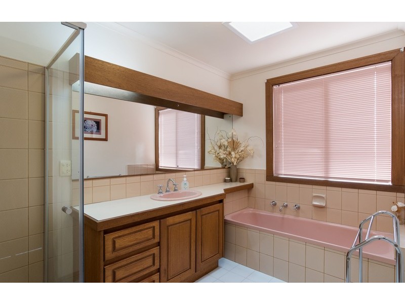 8 Kambora Court, Mooroolbark VIC 3138