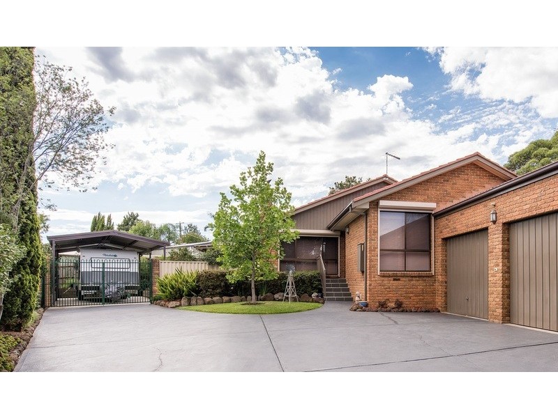 8 Kambora Court, Mooroolbark VIC 3138