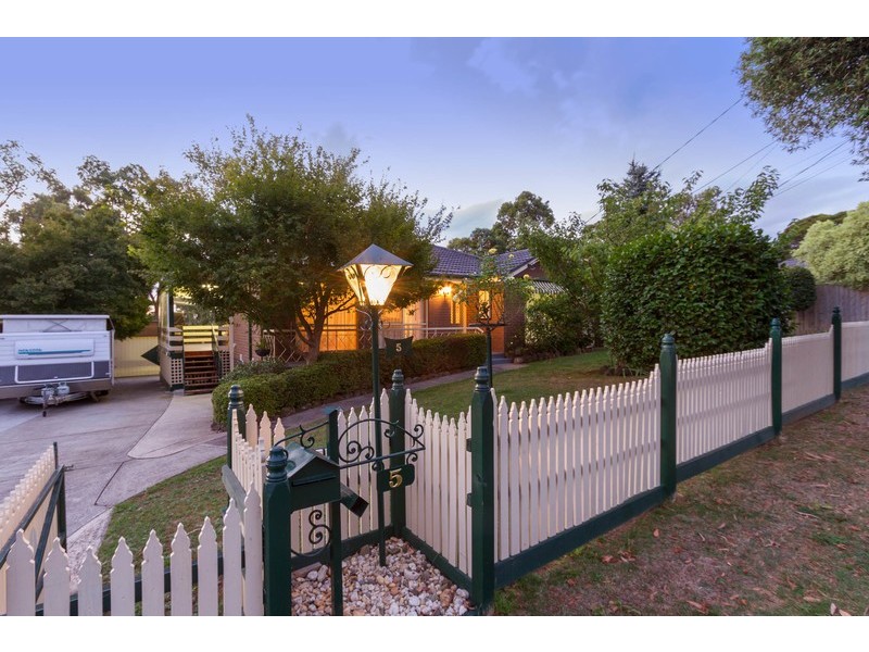 5 Morrison Crescent, Kilsyth VIC 3137