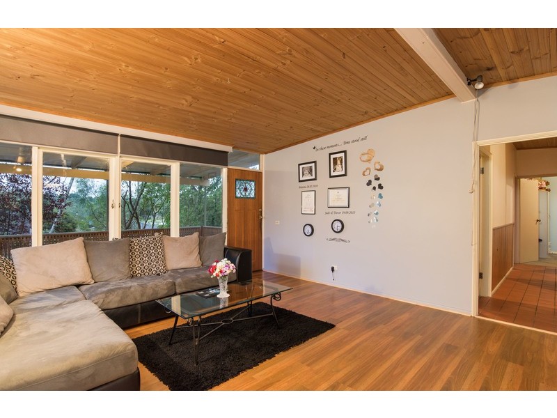 25 Highland Crescent, Mooroolbark VIC 3138