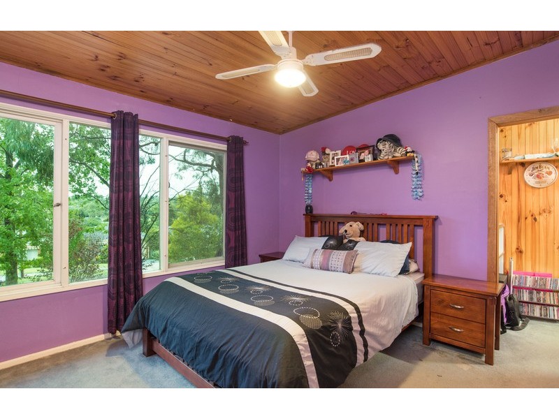 25 Highland Crescent, Mooroolbark VIC 3138