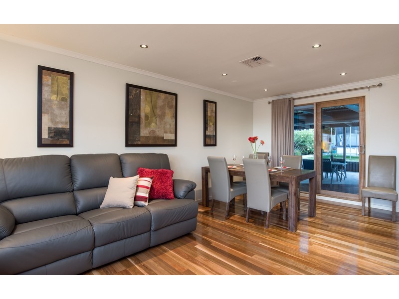 40 Azarow Circuit, Croydon South VIC 3136
